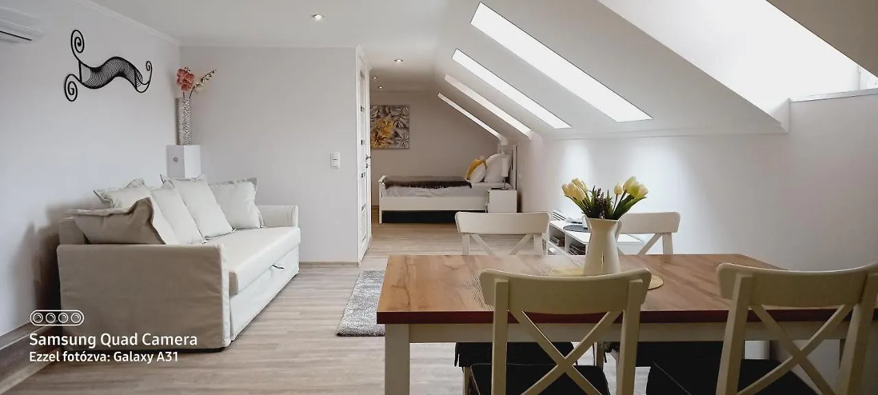 Julia Apartman إغير